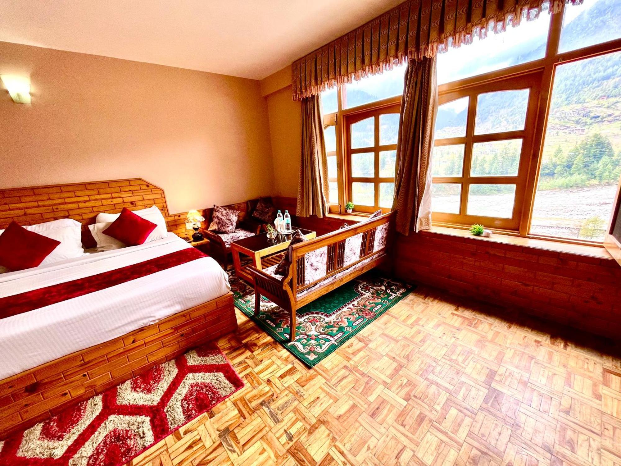 Hotel Hollywood Manali - Scenic River & Mountain View With Premium Rooms מראה חיצוני תמונה