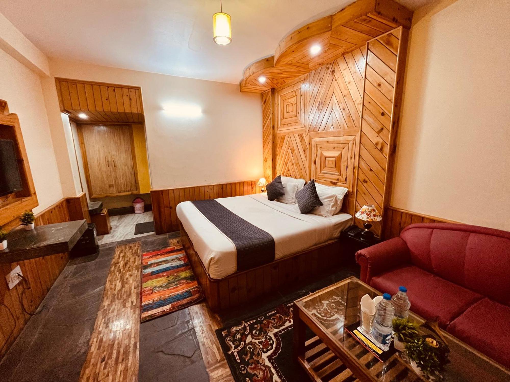 Hotel Hollywood Manali - Scenic River & Mountain View With Premium Rooms מראה חיצוני תמונה