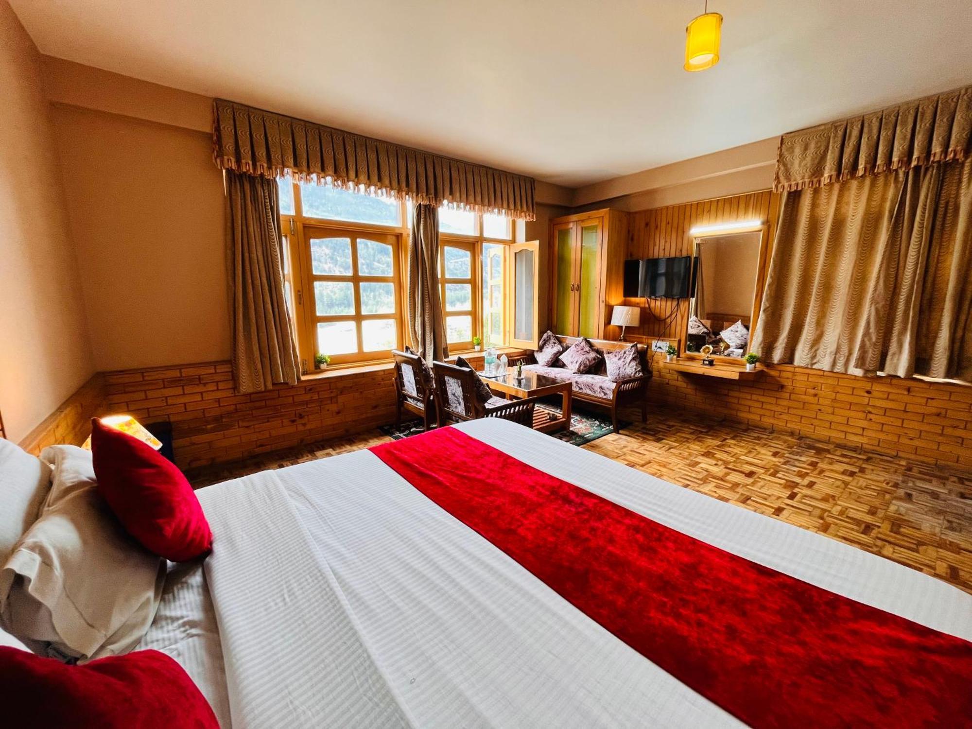 Hotel Hollywood Manali - Scenic River & Mountain View With Premium Rooms מראה חיצוני תמונה
