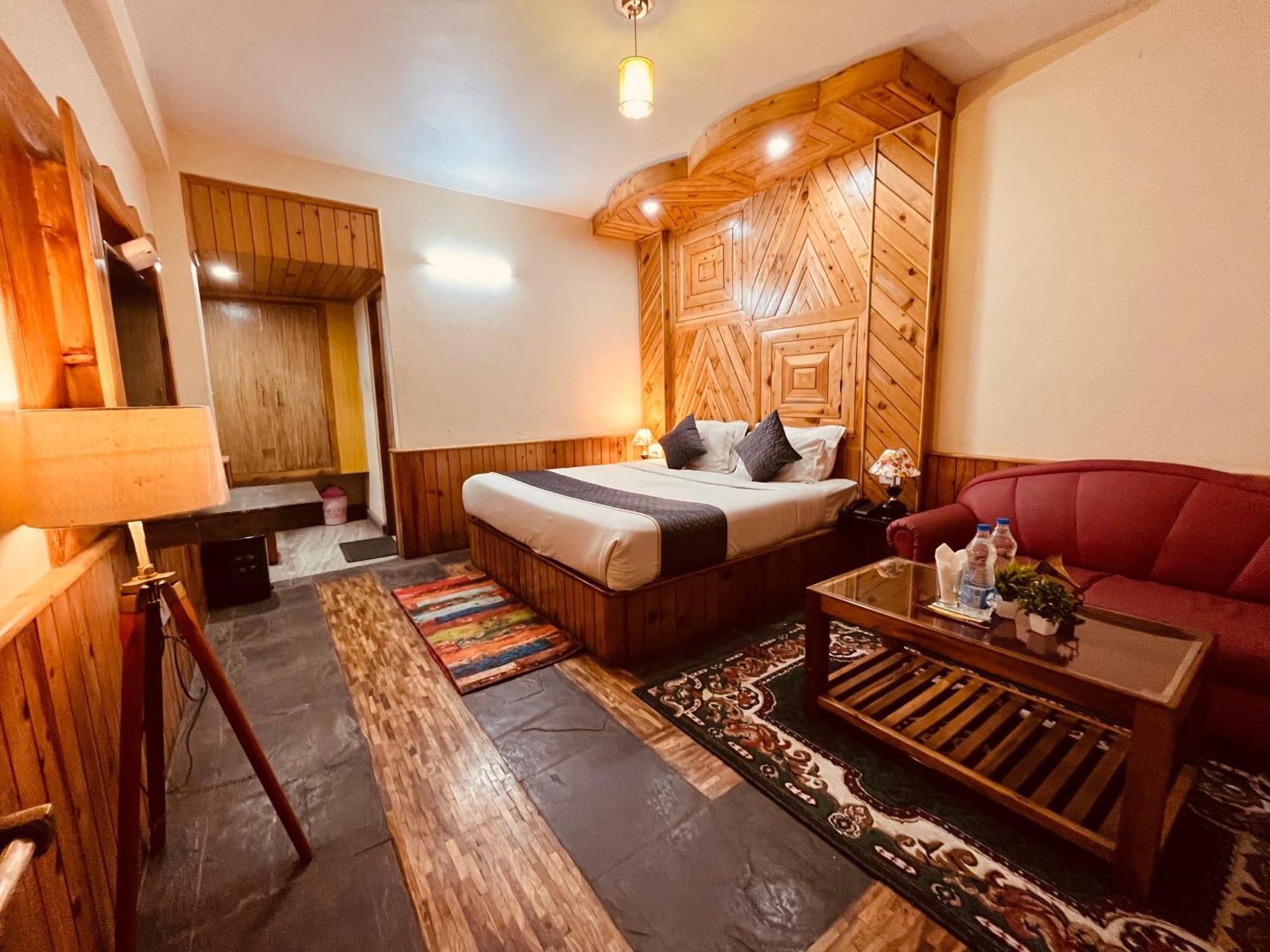 Hotel Hollywood Manali - Scenic River & Mountain View With Premium Rooms מראה חיצוני תמונה