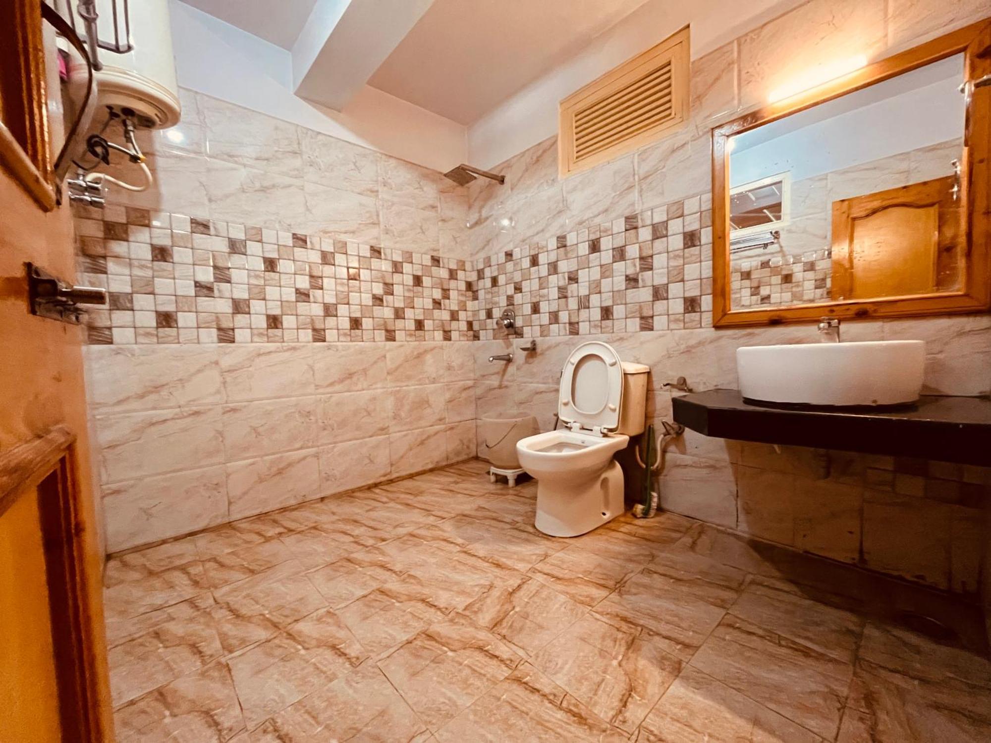 Hotel Hollywood Manali - Scenic River & Mountain View With Premium Rooms מראה חיצוני תמונה