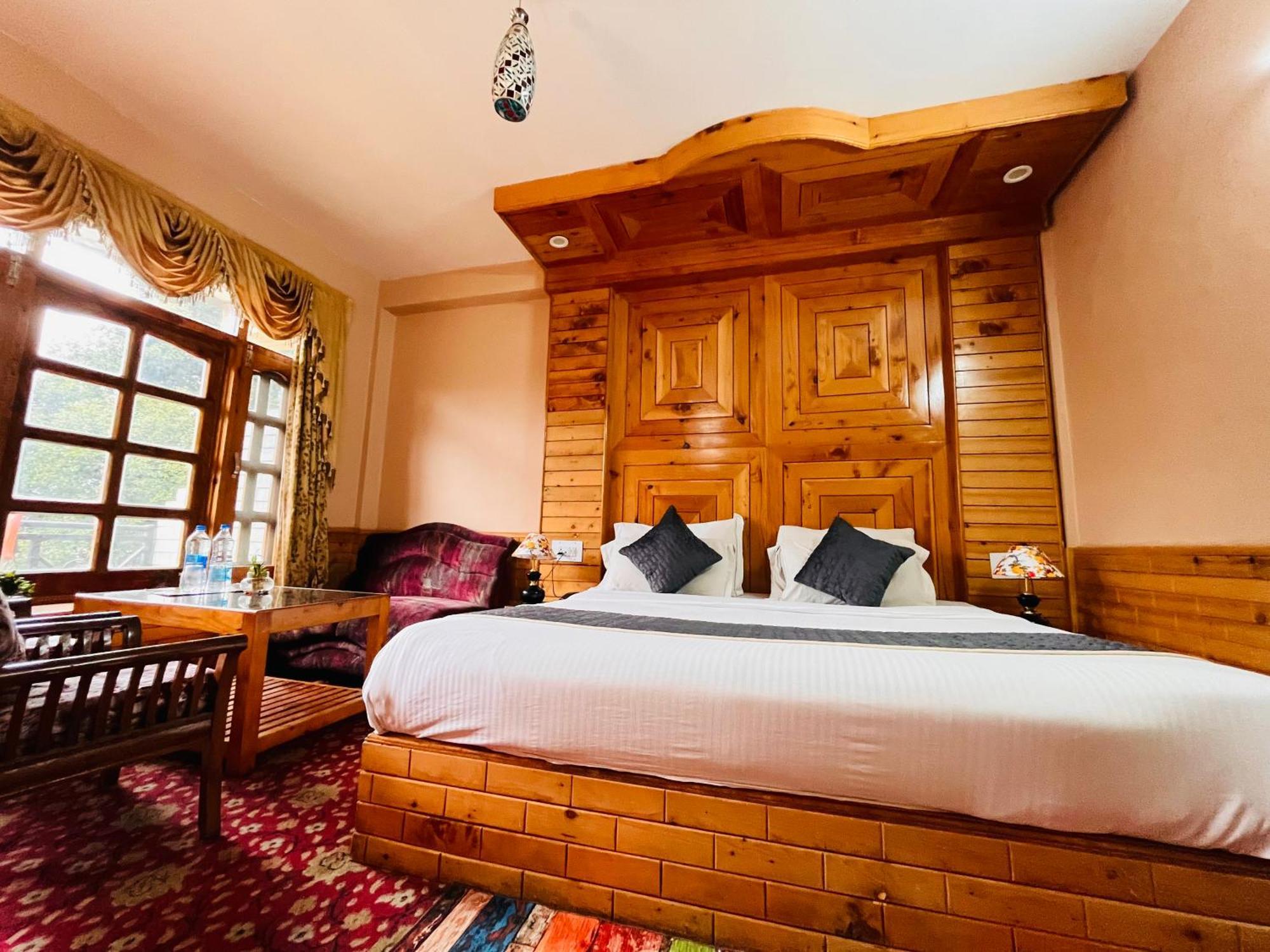 Hotel Hollywood Manali - Scenic River & Mountain View With Premium Rooms מראה חיצוני תמונה
