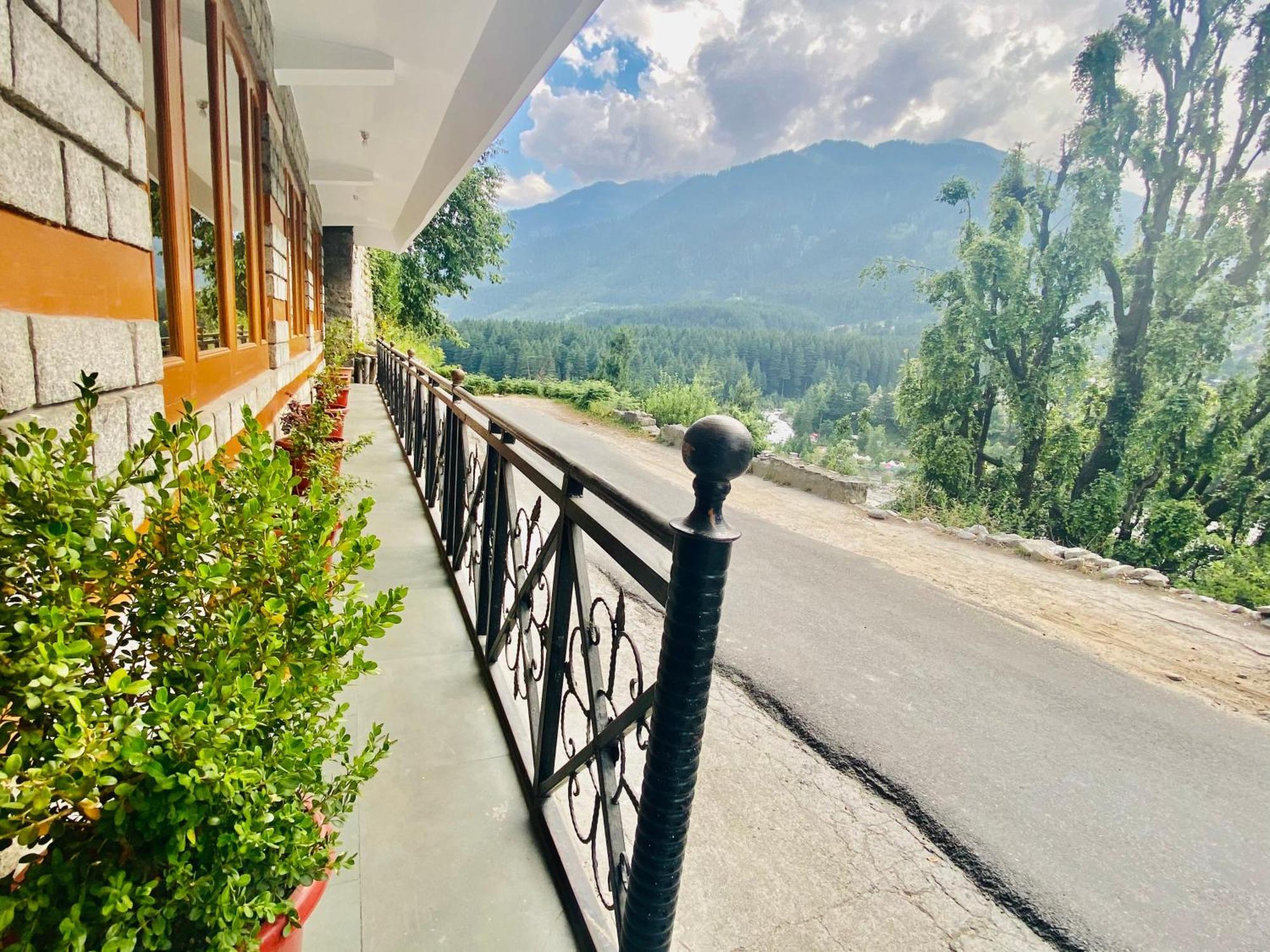Hotel Hollywood Manali - Scenic River & Mountain View With Premium Rooms מראה חיצוני תמונה