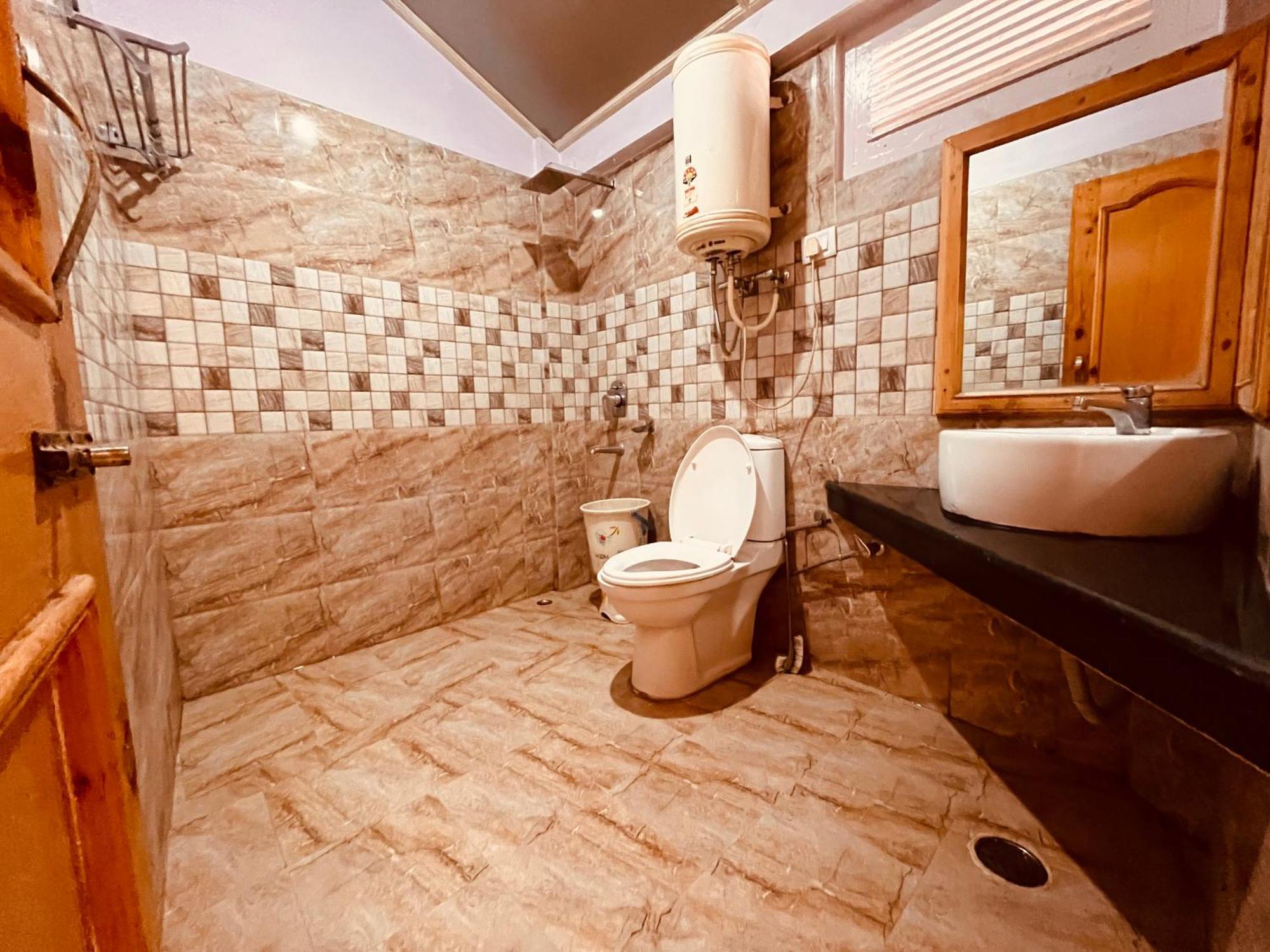 Hotel Hollywood Manali - Scenic River & Mountain View With Premium Rooms מראה חיצוני תמונה